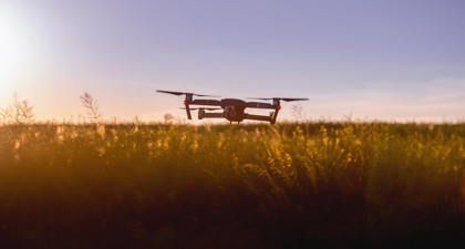 flying drone-flight tracker-flugverfolgung